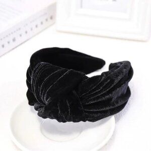 NWOT Ellie Velvet Top Knot Black Headband
